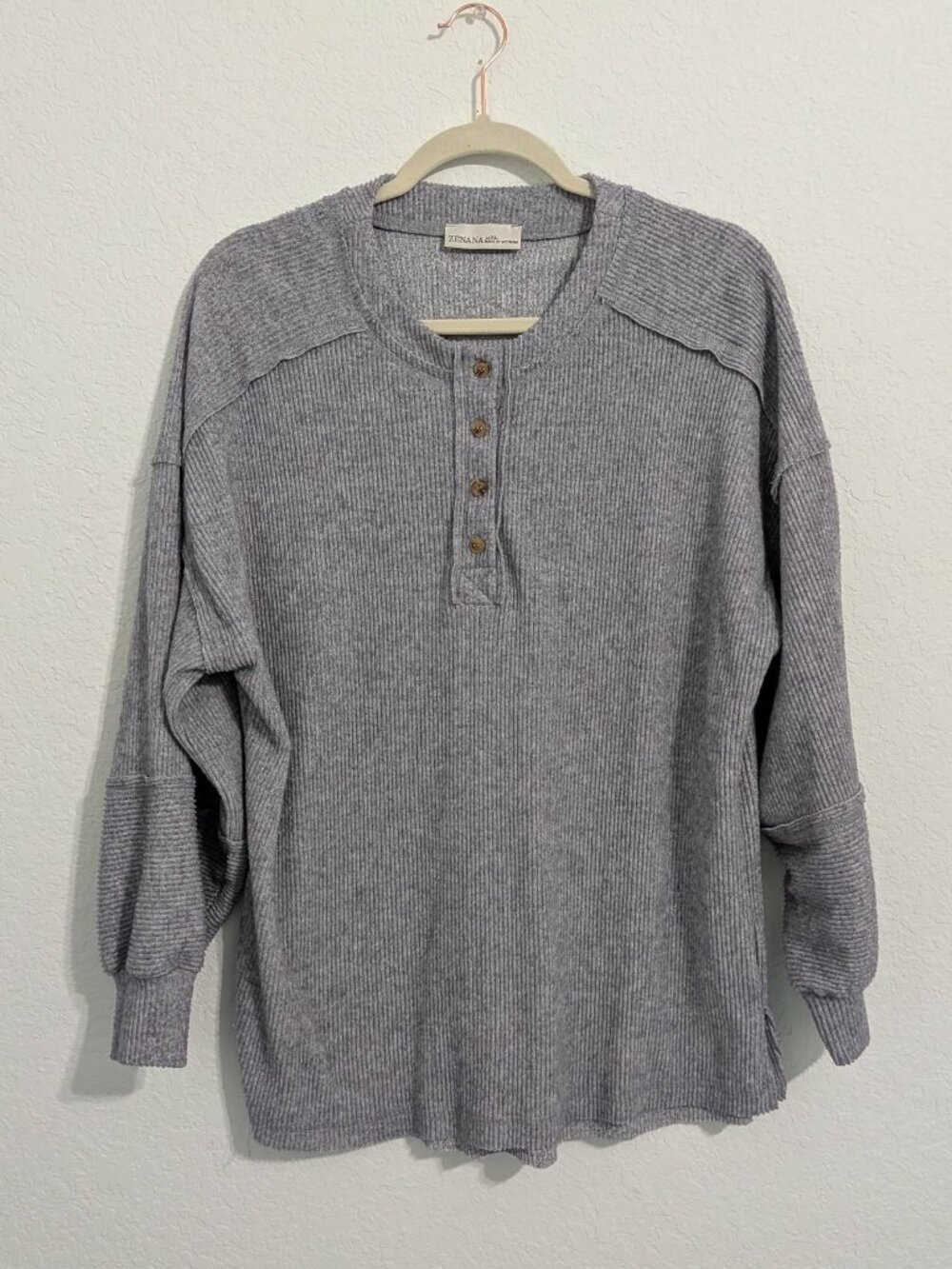 Zenana Outfitters Women's Grey Button Up Pullover Top NWOT (L/XL)
